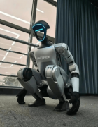 全球首例！影院全自从机械人上岗14小时不间断办